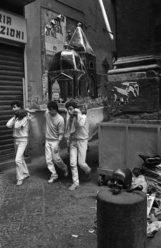 ITALY. Napoli. 22/04/1984. Fuienti: pilgrims during Easter celebrations.