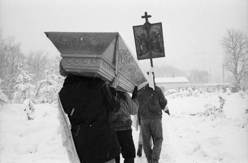 ROMANIA. Bucarest. 29/12/1989: Burial of a victim of the previous days' shootings from the revolution which toppled Nicolae Ceaucescu.