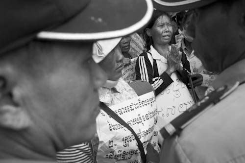 CAMBODIA. Phnom Penh. 10/01/2012: Families evicted from Borei Keila on January 3rd demonstrating and being prevented by police to pass in front of the Royal Palace..