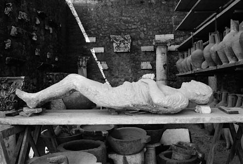 ITALY. Pompei. 18/07/1984. Body recovered from the Vesuvius eruption.
