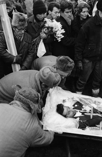 ROMANIA. Bucarest. 28/12/1989: Burial of a victim of the previous days' shootings during the revolution which toppled Nicolae Ceaucescu.