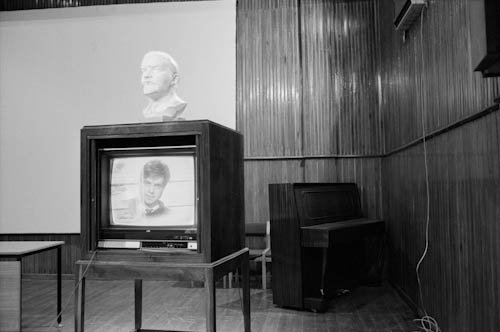 CAMBODIA. Phnom Penh. 26/05/1989: Indian movie playing under Lenin bust in press room at Ministry of Foreign Affairs.