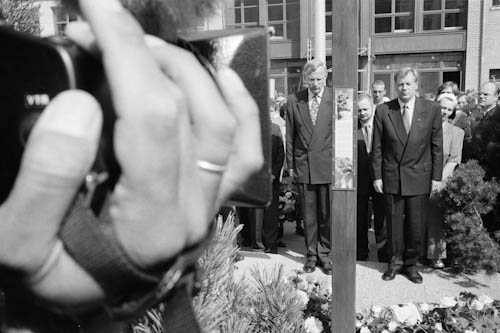 GERMANY. Berlin. 13/08/1997: Mr. Diepgen (mayor of Berlin) commemorating victims of the Berlin Wall.