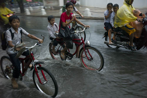 CAMBODIA. Phnom Penh. 8/05/2012: Start of the rainy season on Sothearos...