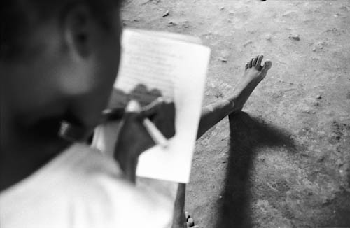 ANGOLA. Cubal. 6/06/1994: Angolan displaced. Schoolboy following classes held in the church.