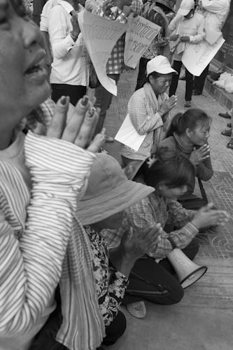 CAMBODIA. Phnom Penh. 24/05/2012: Demonstration in front of the Phnom Penh Municipal Court of Boeung Kak Lake residents supporting their 13 fellows arrested on May 22nd.