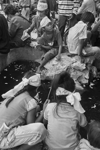 CAMBODIA. Phnom Penh. 5/09/2012: Children of the Borei Keila community, violently evicted in January 2012, in front of the Municipal Court, protesting the trial of one of their members, at the same time as a protest by the Boeung Kak Lake community supporting Yorm Bopha, arrested the previous day.