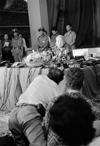 CAMBODIA. Phnom Penh. 16/11/91: Norodom Sihanouk on his first press conference after his return from exile.