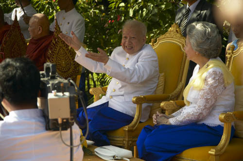 CAMBODIA. Phnom Penh. 29/10/2004: Intronisation ceremony of new King Sihamoni. Former King Sihanouk and his wife Queen Monineath.