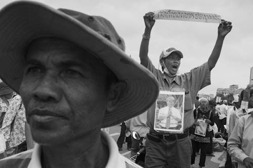 CAMBODIA. Phnom Penh. 1/10/2012: Supporters of Mam Sonando, Journalist and Director of the independent Beehive Radio, demonstrating near the Municipal Court where the verdict in the trial against a so-called secessionist movement is being read.