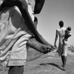 SUDAN. Kosti. 23/10/1988: South Sudanese displaced. Most of the malnourished children are too weak to walk the 300 m to the feeding center and have to be carried there.