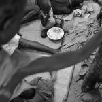 SUDAN. Kosti. 25/10/1988: South Sudanese displaced. First meal for recently arrived displaced.