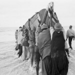 SENEGAL. Saint Louis. 30/01/1986: Fishermen setting out to sea.