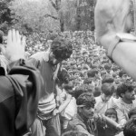 INDIA. Jammu & Kashmir. Sumbal. 5/09/1996: Enthusiastic crowds at a rallye of Mr Kuka Parrey, leader of the counter-insurgent Awami League.