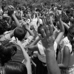 HONDURAS. Mesa Grande. (San Marcos). 8/06/1988: Salvadoran refugees expressing their dissent towards the UNHCR after the incident with Evelio Ayala Bonilla, shot by Honduran soldiers within the camp limits.