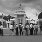 CAMBODIA. Phnom Penh. 14/09/2013: Press waiting for the arrival of Hun Sen, Prime Minister, Sam Rainsy and Kem Sokha, opposition CNRP co-Presidents, who are invited by King Norodom Sihamoni to discuss the political situation after the 2013 legislative elections. The meeting lasted less than 30 minutes.