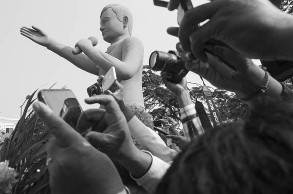 CAMBODIA. Phnom Penh. 22/01/2014: Press and 'political tourists' on the 10th commemoration of the assassination of union leader Chea Vichea, when a small crowd, led by Chea Mony, Union Leader and Chea Vichea's brother, Sam Rainsy and Kem Sokha, opposition CNRP Co-Presidents, marched from the FUTWC office to the statue of Chea Vichea.