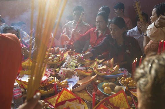 CAMBODIA. Phnom Penh. 31/01/2014: Revellers celebrate Chinese New Year at pagoda on top of Wat Phnom.