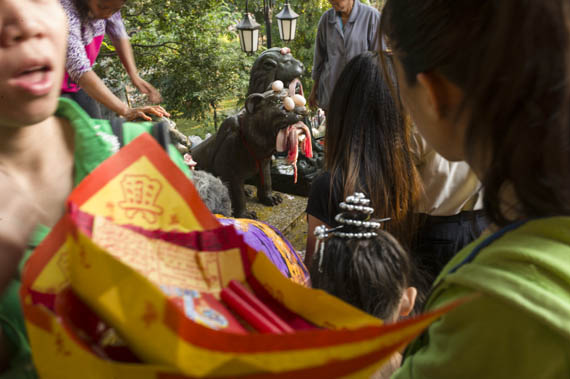 CAMBODIA. Phnom Penh. 31/01/2014: Revellers celebrate Chinese New Year at pagoda on top of Wat Phnom.