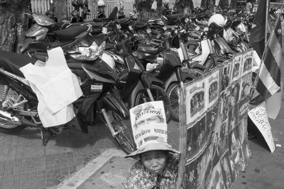 CAMBODIA. Phnom Penh. 11/02/2014: Workers and supporters demonstrate outside the Appeals Court where the judges decide on a request for bail for 21 workers, activists and union leaders arrested during the violent crackdown of a workers strike on January 2nd and 3rd.