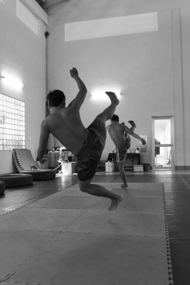 CAMBODIA. Phnom Penh. 21/02/2014: Rehearsals of a piece inspired by khmer boxing, choreographed by Manou Phuon with dancers from Amrita Performing Arts.