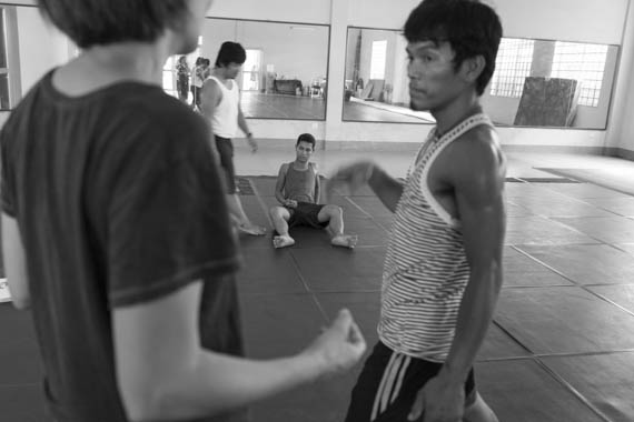 CAMBODIA. Phnom Penh. 27/02/2014: Rehearsals of a piece inspired by khmer boxing, choreographed by Manou Phuon with dancers from Amrita Performing Arts.