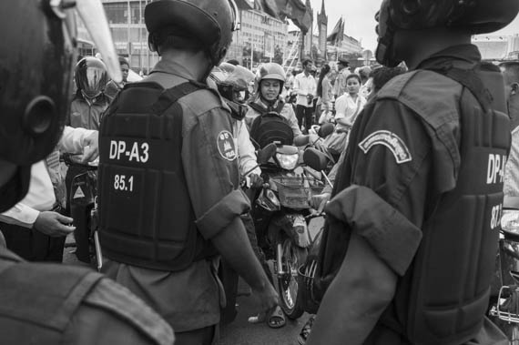 CAMBODIA. Phnom Penh 30/03/2014: Police filtering access to the area in front of Wat Botum where the opposition CNRP commemorates the 1997 grenades attack on a political rallye of 200 Sam Rainsy Party supporters during which 16 people were killed and more than 100 wounded.