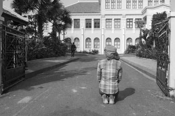 CAMBODIA. Phnom Penh. 6/03/2014: Woman from the Boeung Kak lake community who demonstrated and was arrested the day before is kneeling in front of City Hall, requesting a meeting about a retroactive compensation for her eviction.