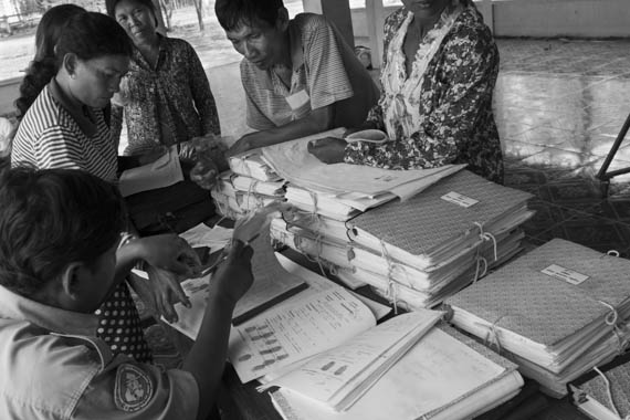 CAMBODIA. Phnom Toich (Kampot) 3/03/2014: Registration of 'hard' land titles with land management employees at the pagoda.