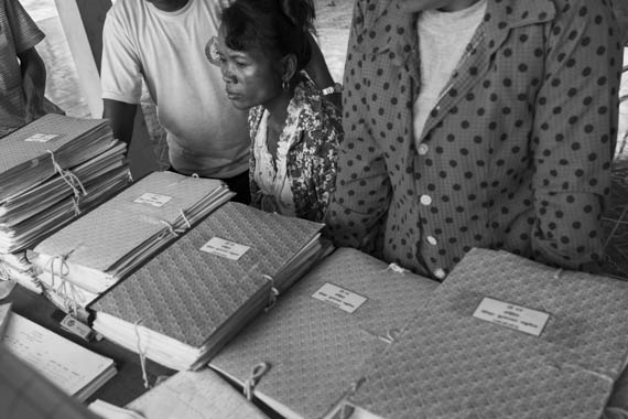 CAMBODIA. Phnom Toich (Kampot) 3/03/2014: Registration of 'hard' land titles with land management employees at the pagoda.